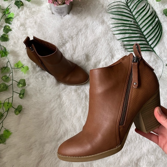 Dolce Vita Shoes - Dolce Vita • Heeled Booties